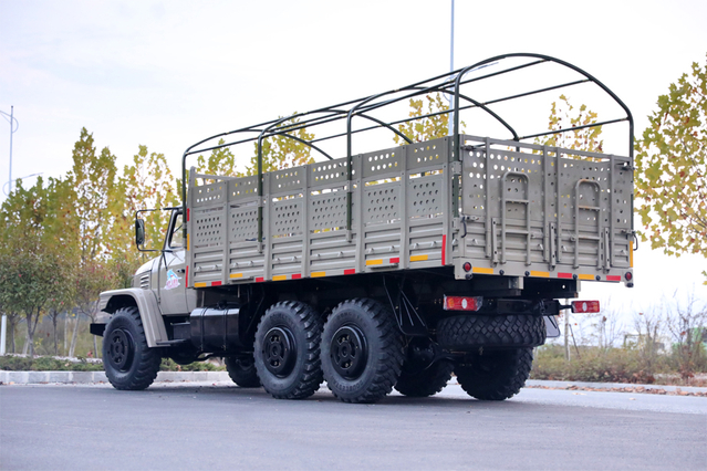 Heightened cargo box EQ2100E6D military vehicle_six-wheel drive 245 pointed 140 transport vehicle_190 horsepower 6×6Truck off-road special truck