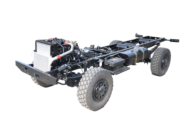 210 horsepower EQ2070 manual 6-speed steel plate type III chassis_4×4DF off-road special vehicle export_four-wheel drive customized without instrument